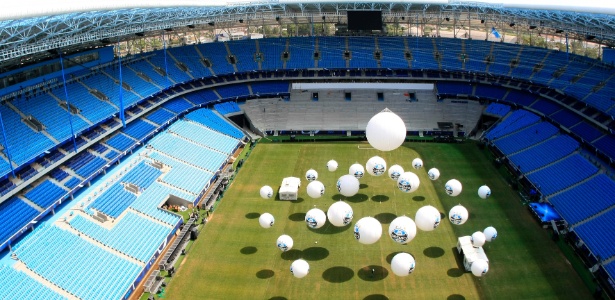 Arena onde acontece o Futebol de Areia de Navegantes recebe arquibancada