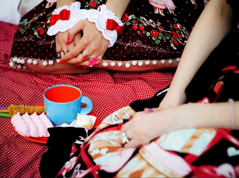 Detalhes fazem toda a diferença: de bijus a unhas impecavelmente pintadas aos doces e acessórios que remetem ao lirismo do estilo - Leandro Moraes/UOL