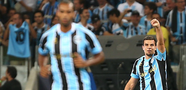 André Lima comemora após marcar o 1º gol da Arena do Grêmio contra o Hamburgo - Jefferson BERNARDES/AFP