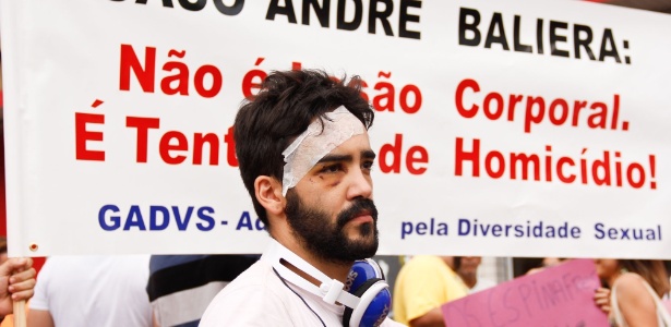 8.dez.2012 - O projeto #EuSouGay organizou o Churrascão das Cabras, protesto no mesmo local no mesmo local onde o estudante de direito André Cardoso Gomes Baliera (foto), 27, foi agredido