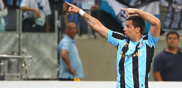 André Lima comemora após marcar o primeiro gol da nova Arena do Grêmio  - LUCAS UEBEL/GREMIO FBPA