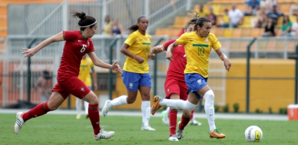 09/12/12 - Marta jogou de meio de campo para armar mais jogadas e, mesmo assim, marcou o seu - Fernando Pilatos/Divulgação
