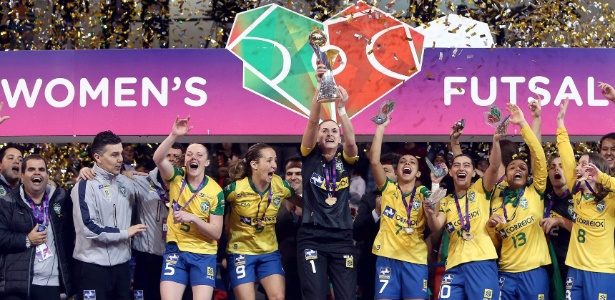 Seleção feminina de futsal comemora tricampeonato mundial em Portugal - JOSE COELHO/EFE