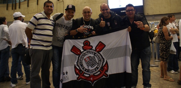 Torcedores do Corinthians lotaram o Aeroporto Internacional de Guarulhos no domingo