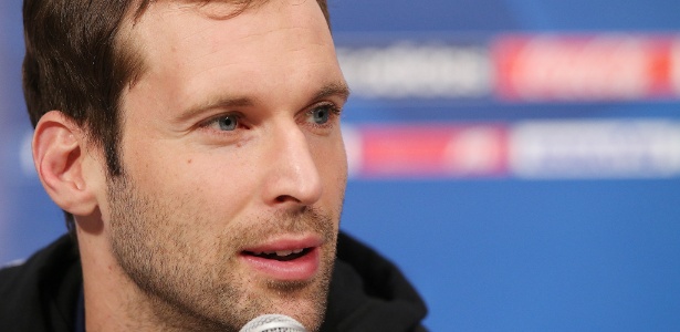 Petr Cech, goleiro do Chelsea, dá entrevista coletiva no Japão