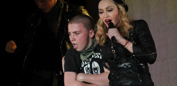 Madonna se apresenta ao lado do filho Rocco em Porto Alegre, em 2012 - Foto Rio News