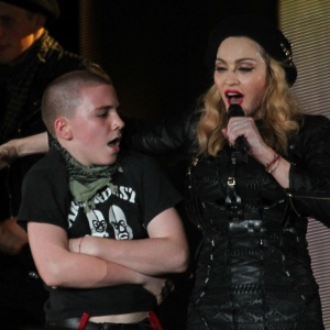 9.dez.2012 - Madonna se apresenta ao lado do filho Rocco no Estádio Olímpico, em Porto Alegre, com o quarto e último show de sua turnê brasileira - Foto Rio News - Foto Rio News