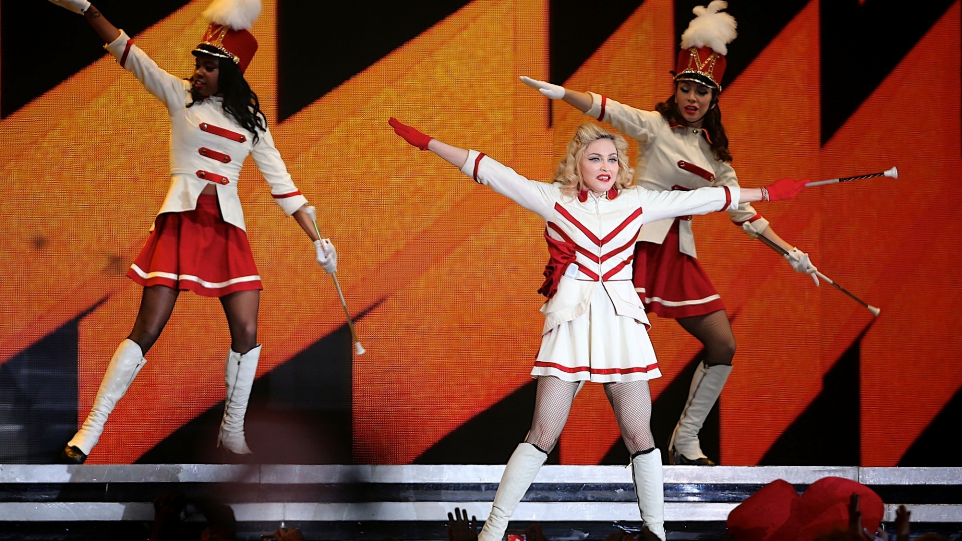 9.dez.2012 - Madonna se apresenta no Estádio Olímpico, em Porto Alegre, com o quarto e último show de sua turnê brasileira - Jefferson Bernardes/UOL