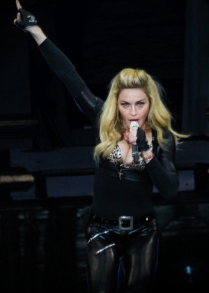 A cantora Madonna durante sua apresentação em Porto Alegre em dezembro de 2012 - Foto Rio News