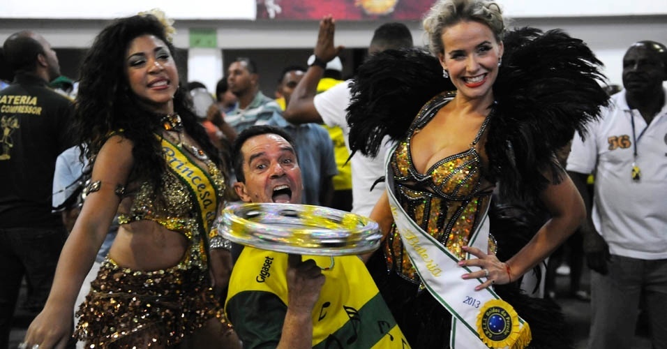 9.dez.2012 - Nascida em Odessa, na Ucrânia, mas de etnia russa, Lola Melnick faz parte do júri do programa "Cante se Puder" do SBT - Junior Lago/UOL