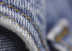 Destaque nas passarelas, o jeans estampado volta com tudo nessa estação - Discovery Luxe
