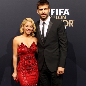 Piqué, defensor do Barcelona, e sua namorada, a cantora Shakira, na premiação Bola de Ouro Fifa - Scott Heavey/Getty Images