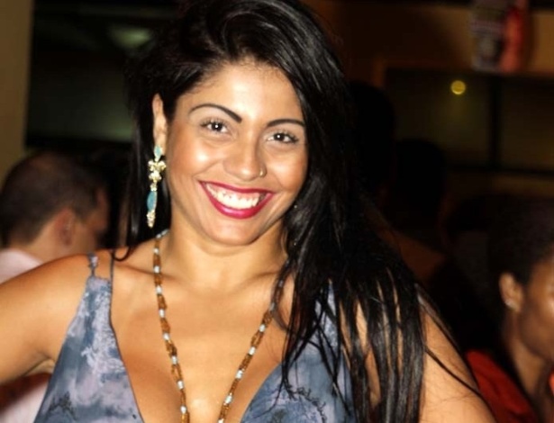 11.dez.2012 - Deborah Caetano posa para fotos na coletiva de lançamento do CD e revista da liga das Escolas de Samba de São Paulo - Léo Franco/AgNews