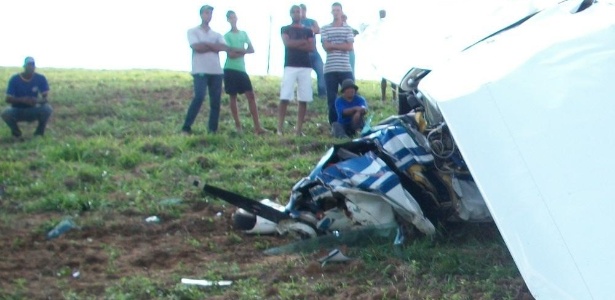 Acidente com avião em Oliveira (MG) deixou dois feridos; causas da queda estão sendo investigadas - Polícia Militar/Divulgação