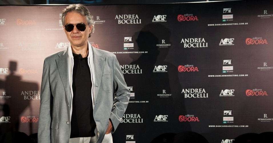 11.dez.2012 - O tenor italiano Andrea Bocelli participa de entrevista coletiva no Renaissance São Paulo Hotel. O cantor se apresenta na quinta-feira (13) na capital paulistana