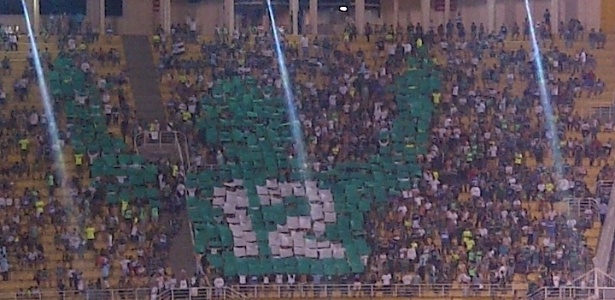 Torcedores montam mosaico em homenagem a Marcos nas arquibancadas do Pacaembu - Danilo Lavieri/UOL Esporte
