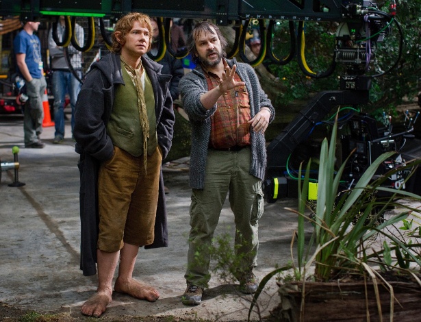 2012 - O cineasta Peter Jackson (direita) dirige o ator Martin Freeman, que interpreta Bilbo Bolseiro, em uma cena de "O Hobbit: Uma Jornada Inesperada", o primeiro filme da trilogia que se passa em período anterior a "O Senhor dos Anéis" - Todd Eyre/Warner Bros.