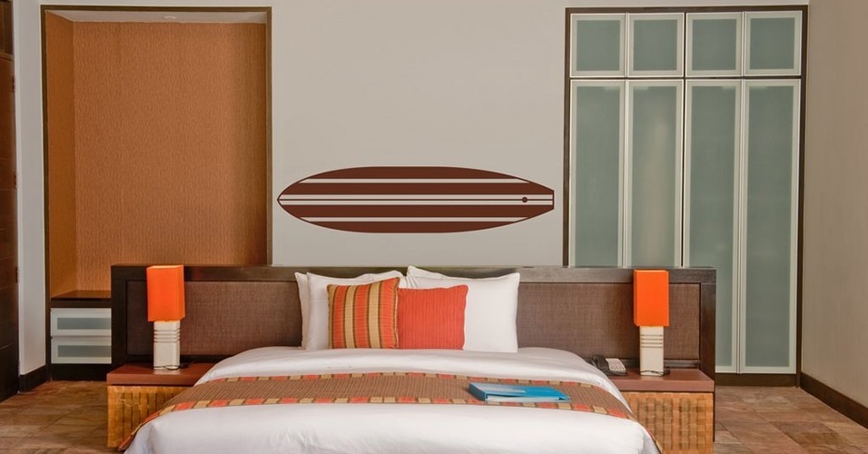 Adesivo de parede (160 cm x 38,2 cm) em forma de prancha de surfe.  R$ 99,50, na Stixx (www.stixx.com.br). Preços consultados em dezembro de 2012 e sujeitos a alterações - Divulgação