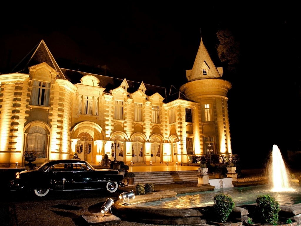 O Castelo do Batel (www.castelodobatel.com.br) fica em Curitiba, Paraná, e é inspirado nos castelos franceses da região do Loire - Igor Kosiski/Divulgação