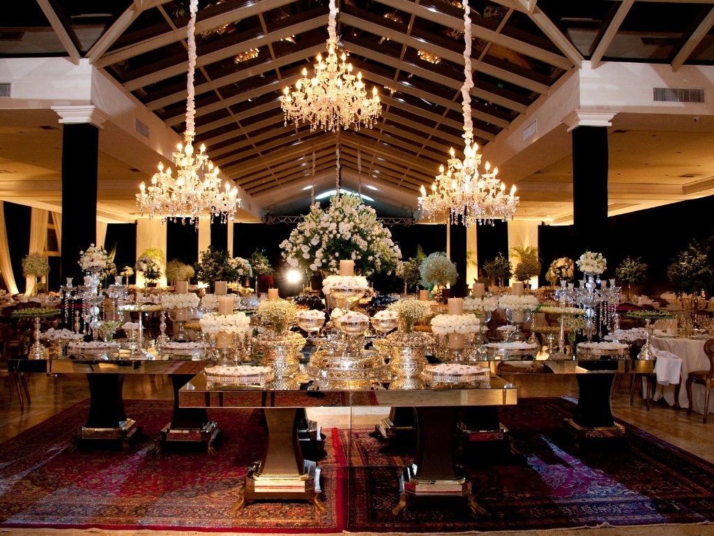 Casamento no Castelo do Batel (www.castelodobatel.com.br), que oferece serviço de bufê, com atendimento para até 800 pessoas --em serviço empratado ou americano-- e para até 1.500 pessoas --em coquetel - Igor Kosiski/Divulgação