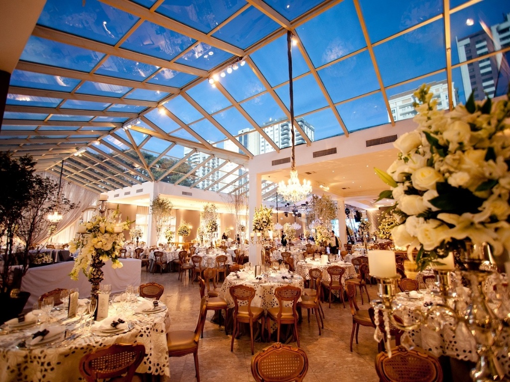 O espaço do Castelo do Batel (www.castelodobatel.com.br)em Curitiba, no Paraná, comporta coquetéis para até 2.500 convidados - Igor Kosiski/Divulgação