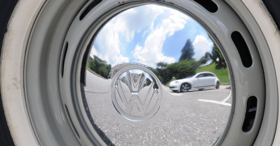 Volkswagen Fusca 2013 e Fusca 1973 - Murilo Góes/UOL