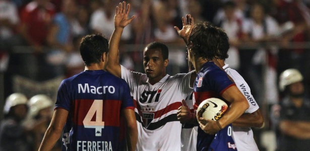 Confusão na final da Sul-Americana contra o Tigre ainda dá dor de cabeça ao São Paulo - Paulo Whitaker/Reuters