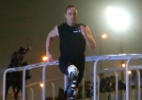 Pistorius dá show e vence corrida de exibição contra cavalo puro-sangue no Qatar
