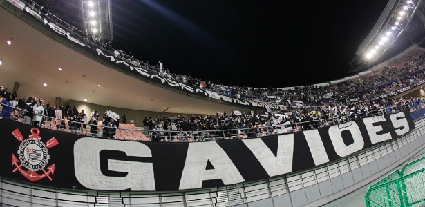 Torcida do Corinthians tomou dois anéis do estádio de Toyota, no Japão