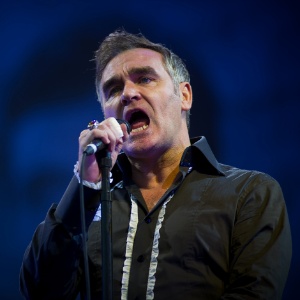 Morrissey canta no Festival de Glastonbury, em Glastonbury, Inglaterra, em 2011 - Ian Gavan/Getty Images