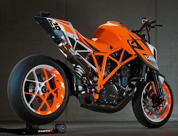 KTM 1290 Super Duke R - Divulgação