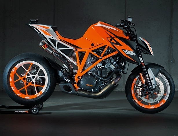 KTM 1290 Super Duke R - Divulgação
