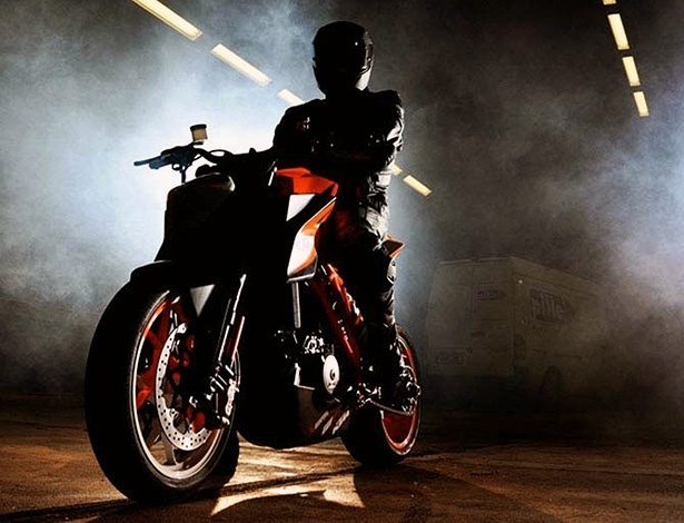 KTM 1290 Super Duke R - Divulgação