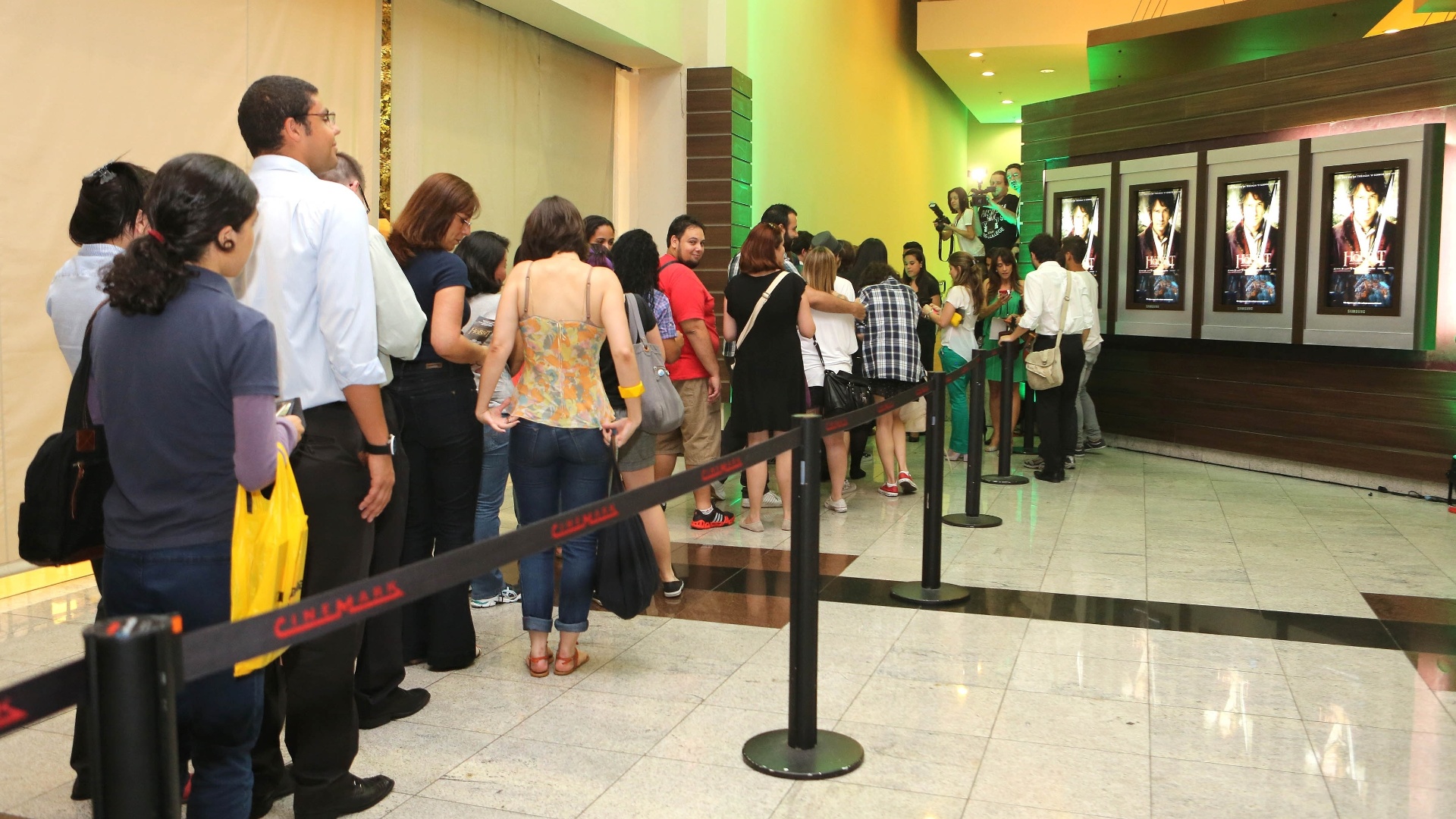O público lotou cinco salas do Cinemark Eldorado durante a pre-estreia de "O Hobbit", em São Paulo - Aline Arruda/UOL