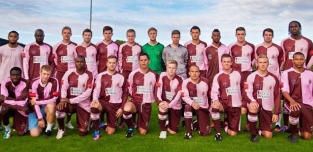 Brasileiros quase esgotaram o estoque das estranhas camisas do Corinthian Casuals