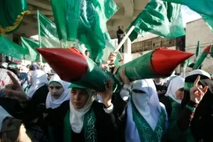 Milhares de palestinos celebram em Gaza 25° aniversário do Hamas