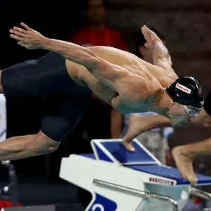 13.dez.2012 - Nicholas Santos pula na piscina para disputar as eliminatórias dos 50 m livre no Mundial de Istambul - Satiro Sodre/AGIF
