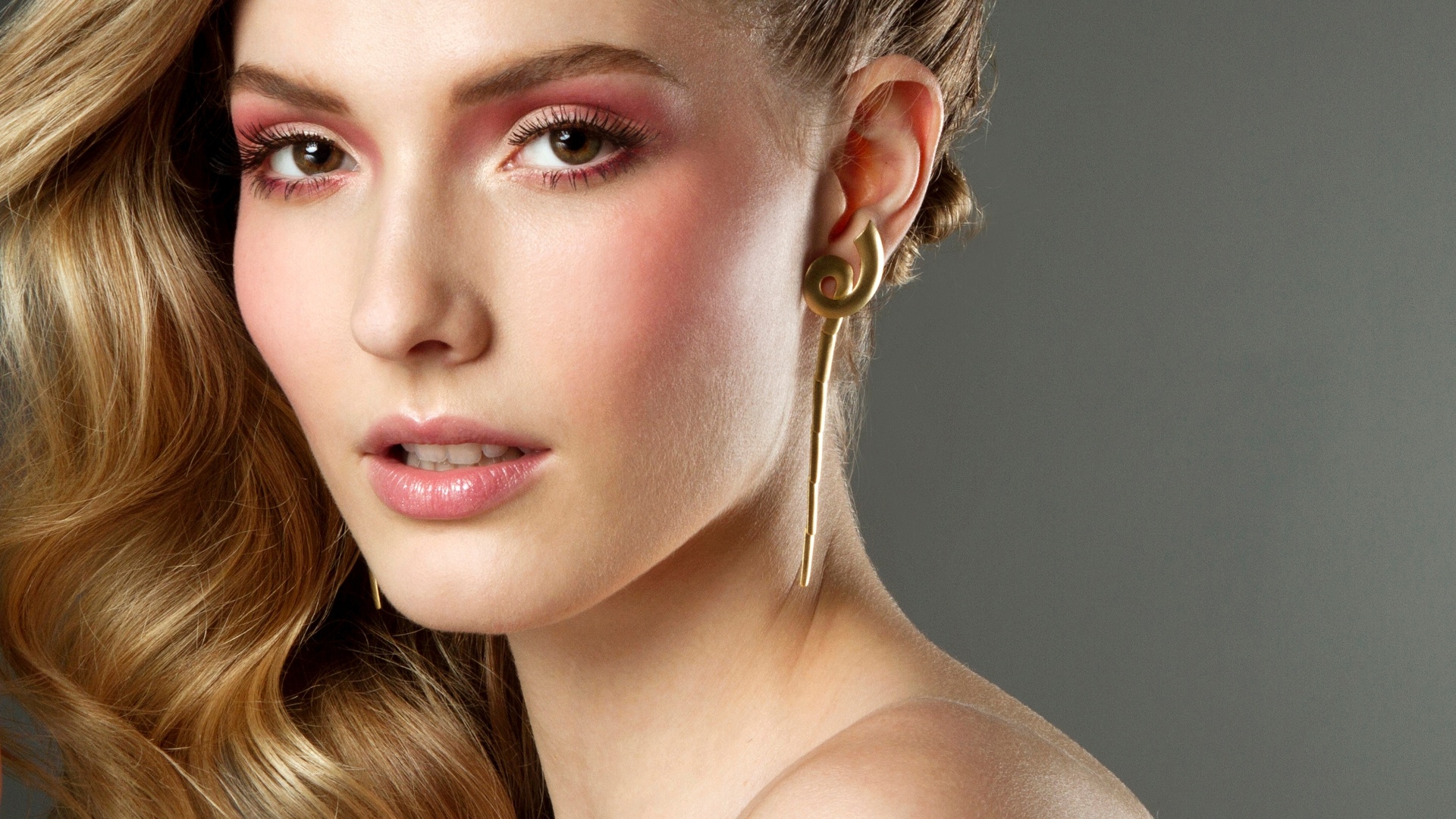 Editorial de fim de ano: maquiagem e joias - look 1 - Amanda Boeno (Way) - Ana Lima/UOL