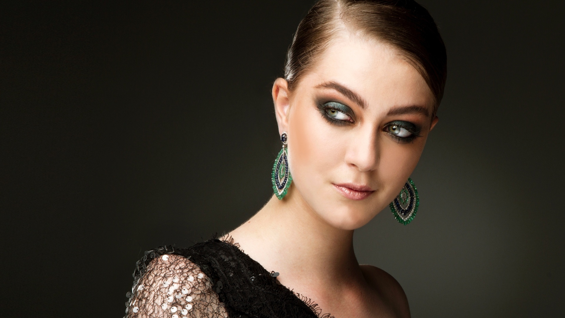 Editorial de fim de ano: maquiagem e joias - look 2 - Amanda Pasqualli (Way) - Ana Lima/UOL