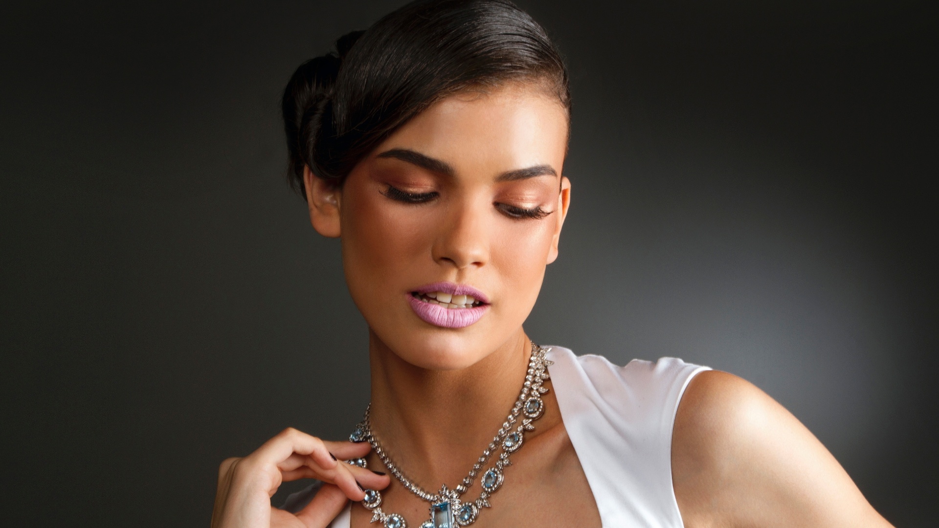 Editorial de fim de ano: maquiagem e joias - look 4 - Marina Albino (Way) - Ana Lima/UOL