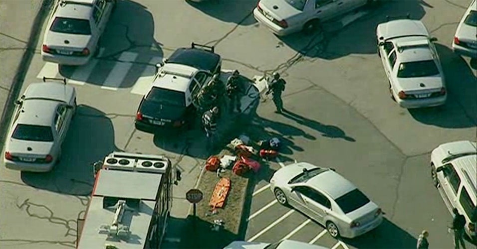 14.dez.2012 - Atirador abre fogo em escola primária nos Estados Unidos - Reprodução/NBC News