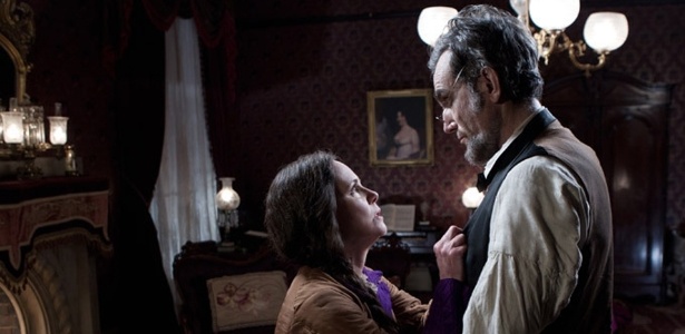 Sally Field e Daniel Day-Lewis em cena de "Lincoln", de Steven Spielberg - Divulgação