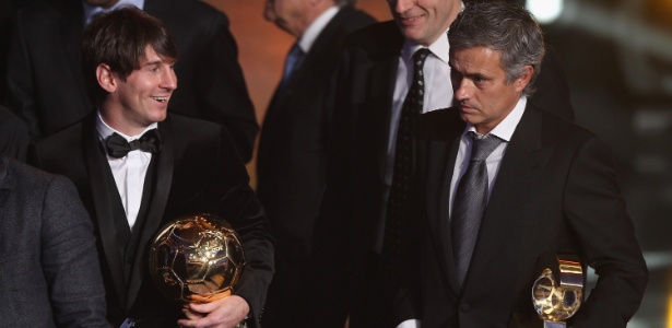 Messi e Mourinho em 2011, recebendo a Bola de Ouro  - Michael Steele/Getty Images