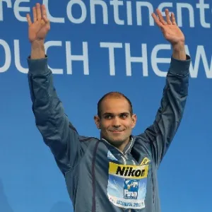 15.dez.2012 - Nicholas Santos acena para o público ao subir no pódio do Mundial de Istambul - Satiro Sodre/AGIF