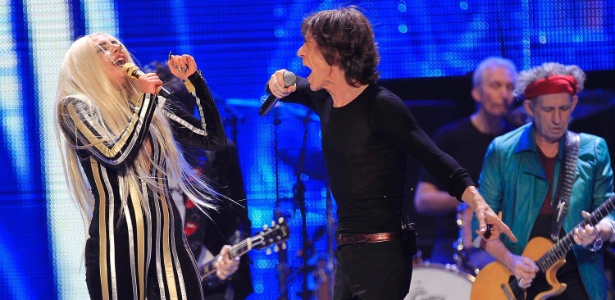 16.dez.2012 - Lady Gaga se apresentou com os Rolling Stones do último show da banda em comemoração aos 50 anos de carreira, nos EUA - Carlo Allegri/Reuters