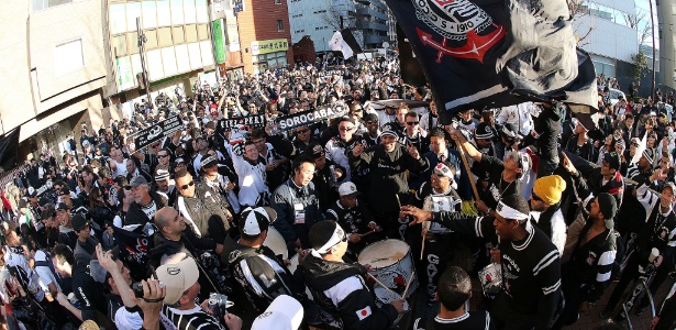 Torcida do Corinthians toma as ruas de Yokohama horas antes da final contra o Chelsea