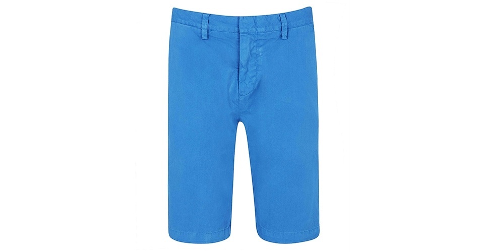 Bermuda azul em sarja; R$ 79,90, na Renner (Tel.: 11 2165-2800). Preço pesquisado em dezembro de 2012 e sujeito a alteração - Divulgação