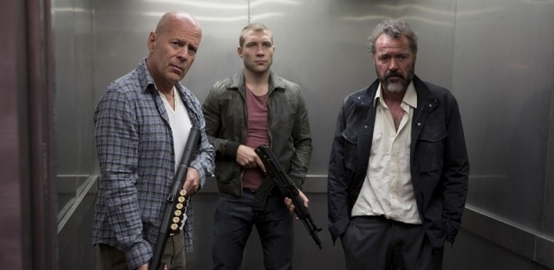 Bruce Willis, Jai Courtney e Sebastian Koch em cena de "Duro de Matar: Um Bom Dia Para Morrer", dirigido por John Moore - Divulgação