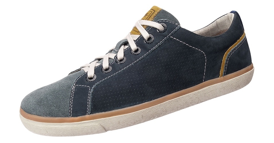 Tênis em camurça; R$ 207, na Democrata (SAC 0800 341500). Preço pesquisado em dezembro de 2012 e sujeito a alteração - Divulgação