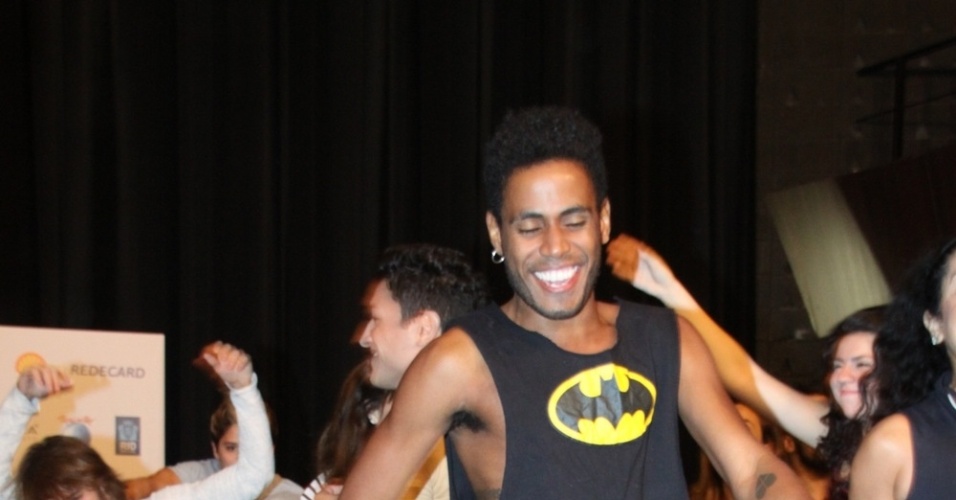 18.dez.2012 - Ícaro Silva e o elenco do espetáculo "Rock In Rio , O Musical" fizeram um ensaio para a imprensa na Cidade das Artes, localizada na zona oeste do Rio - Graça Paes/Foto Rio News